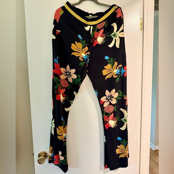Farm Rio bootcut pant in fun design. Size L. - Picture 1 of 3